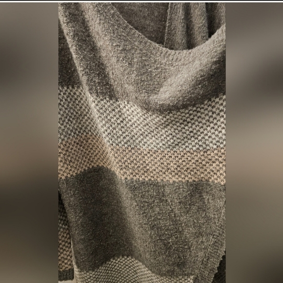 2 Cardigans - Picture 10 of 13